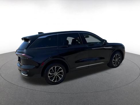 Used 2024 Lincoln Nautilus Premier image 15