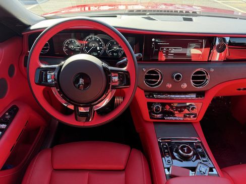 Used 2024 Rolls-Royce Ghost image 32