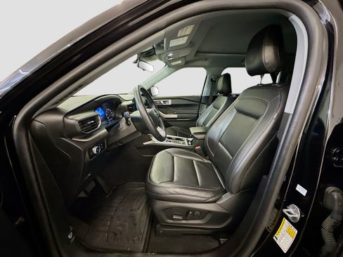 Used 2023 Ford Explorer XLT w/ Equipment Group 202A AWD/4WD image 13