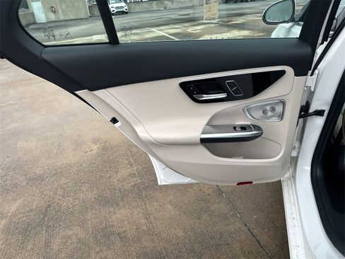 Used 2025 Mercedes-Benz C 300 4MATIC Sedan image 25