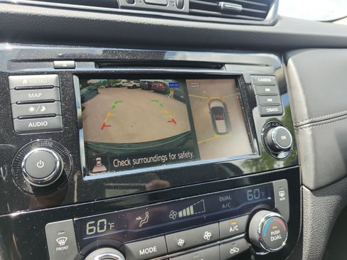 Used 2020 Nissan Rogue SL FWD image 17
