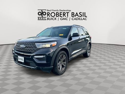 Used 2021 Ford Explorer XLT w/ Equipment Group 202A AWD/4WD image 3