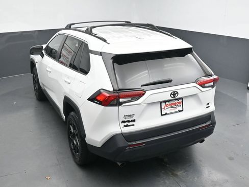 Used 2021 Toyota RAV4 LE image 27