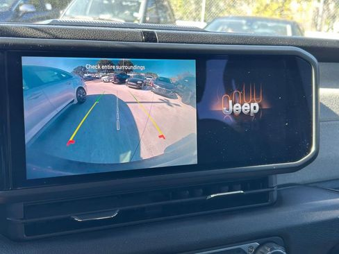 Used 2024 Jeep Wrangler Sport S image 33