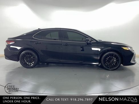 Used 2023 Toyota Camry XLE image 5