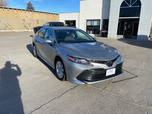 Used 2019 Toyota Camry LE image 2