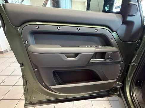 Used 2026 Land Rover Defender 110 X-Dynamic SE AWD/4WD image 21