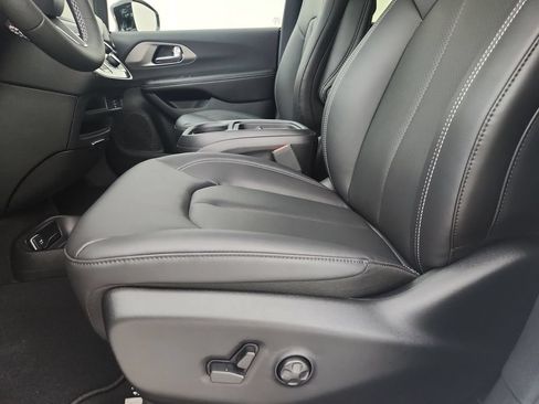 New 2027 Chrysler Pacifica LX FWD image 19