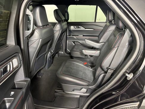 Certified 2025 Ford Explorer ST image 30