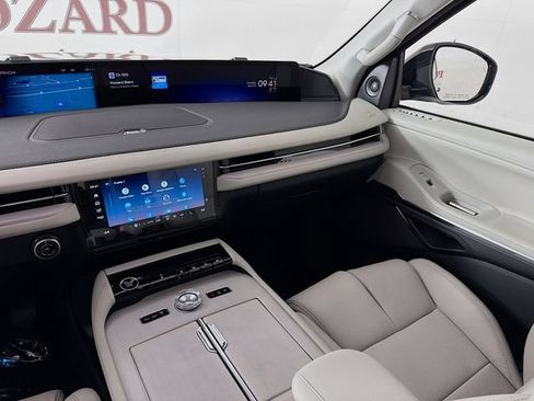New 2026 Lincoln Navigator L Premier AWD/4WD image 26