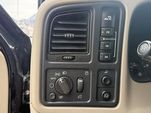 Used 2005 Chevrolet Silverado 2500 LT w/ Heavy-Duty Power Package image 17