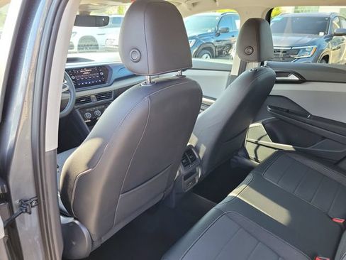 Certified 2023 Volkswagen Taos SE FWD image 10