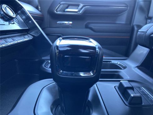 Used 2024 GMC Sierra 1500 AT4 w/ Technology Package image 17