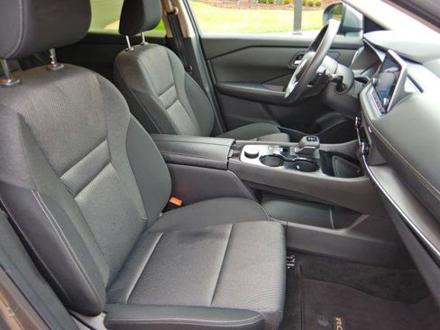 Used 2024 Nissan Rogue SV image 16