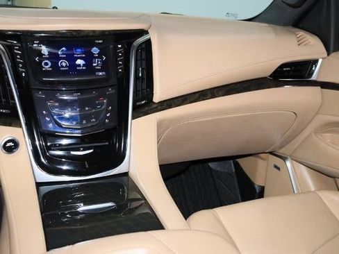 Used 2019 Cadillac Escalade Platinum image 23