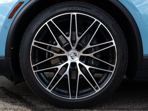 Certified 2025 Porsche Macan Electric image 12