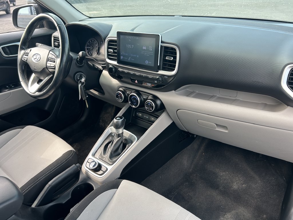 Used 2022 Hyundai Venue SEL FWD image 29