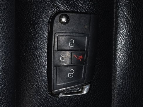 Used 2015 Volkswagen GTI SE FWD image 32