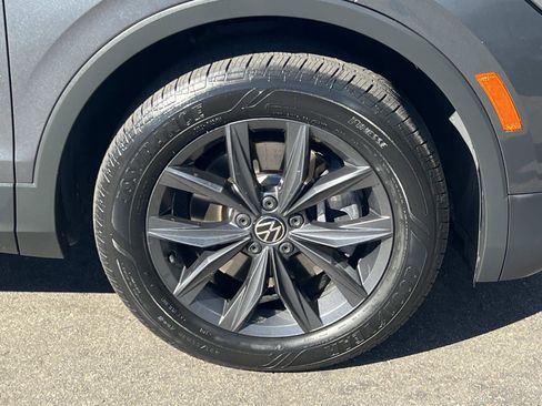 Certified 2022 Volkswagen Tiguan SE w/ Panoramic Sunroof Package image 30