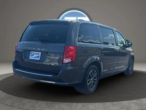 Used 2017 Dodge Grand Caravan SXT FWD image 22