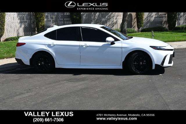 Used 2025 Toyota Camry SE FWD image 3