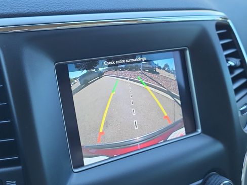 Used 2018 Jeep Grand Cherokee Limited image 22