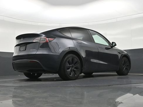 Used 2024 Tesla Model Y Long Range AWD/4WD image 26
