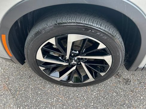 Used 2024 Mitsubishi Outlander SE FWD image 12