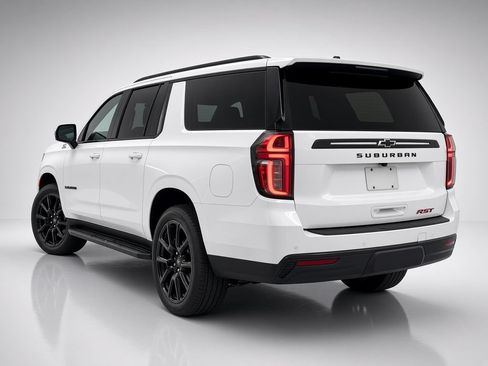 Used 2021 Chevrolet Suburban RST w/ Luxury Package RWD image 2