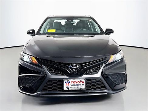 Used 2024 Toyota Camry SE image 11