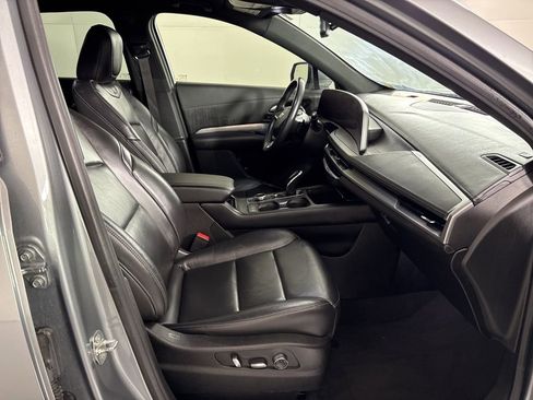 Used 2024 Cadillac XT4 Premium Luxury image 32