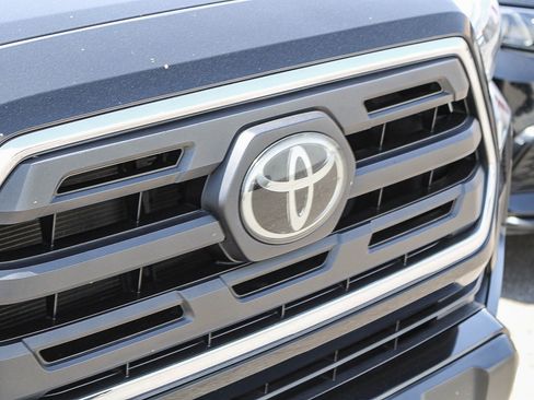 Used 2018 Toyota Tacoma SR5 RWD image 6