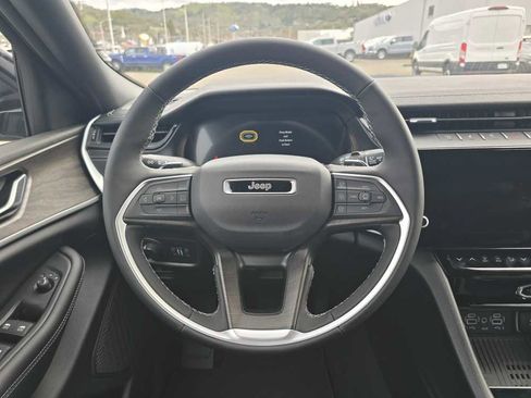 New 2026 Jeep Grand Cherokee Altitude image 11