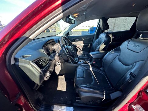 Used 2019 Jeep Cherokee Limited image 10