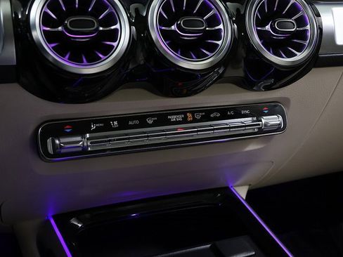 Used 2023 Mercedes-Benz GLB 250 4MATIC image 23