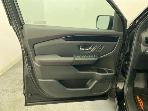 Used 2024 Honda Pilot TrailSport image 20