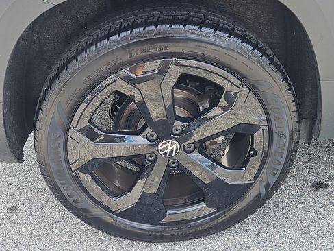 Certified 2025 Volkswagen Taos SE AWD/4WD image 29