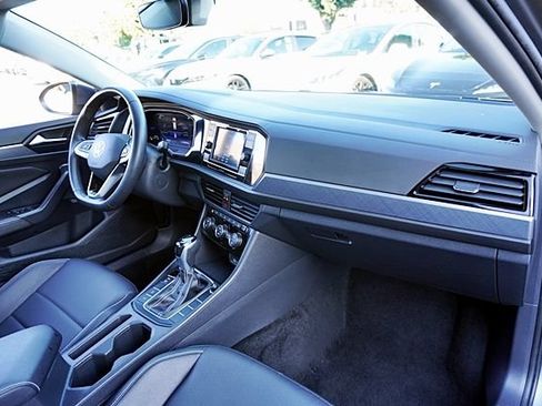 Used 2024 Volkswagen Jetta SE FWD image 10