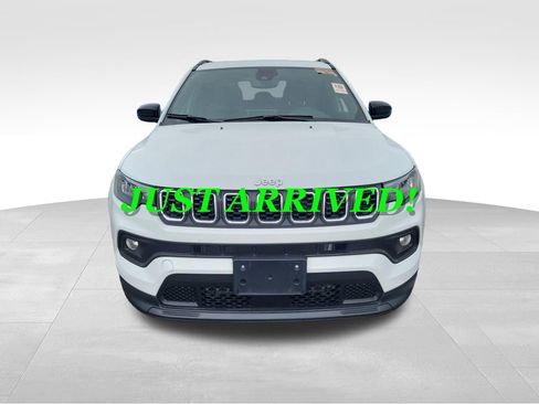 Used 2025 Jeep Compass Latitude image 2