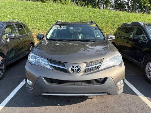 Used 2014 Toyota RAV4 Limited w/ Technology Package AWD/4WD image 2