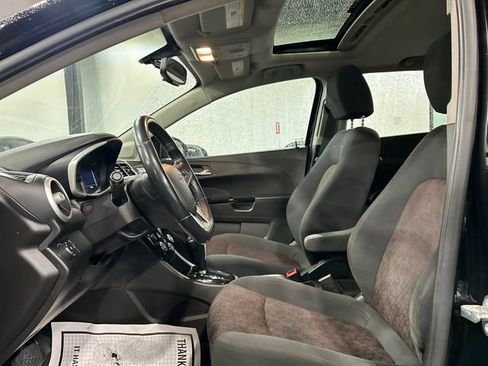 Used 2018 Chevrolet Sonic LT w/ Fun and Sun Package FWD image 10