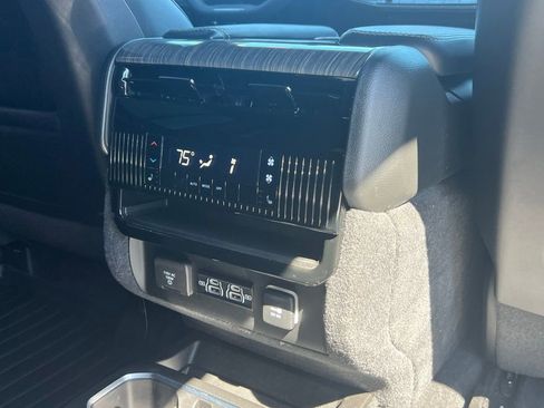 Used 2022 Jeep Wagoneer Series III w/ Flexible Seating Group image 23