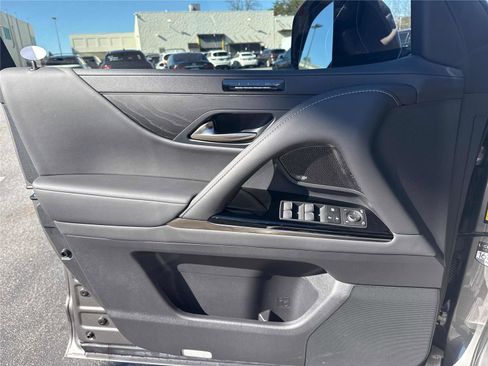 Used 2023 Lexus LX 600 4WD w/ Luxury Package image 9