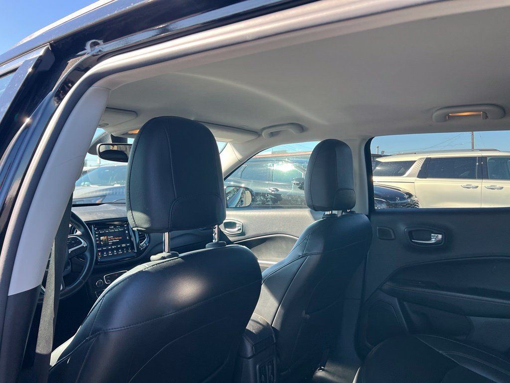 Used 2018 Jeep Compass Limited w/ Navigation Group FWD image 11