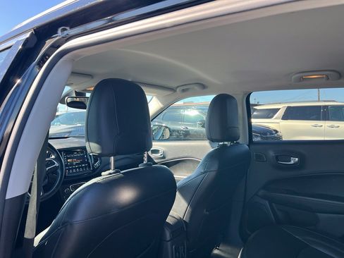 Used 2018 Jeep Compass Limited w/ Navigation Group FWD image 11