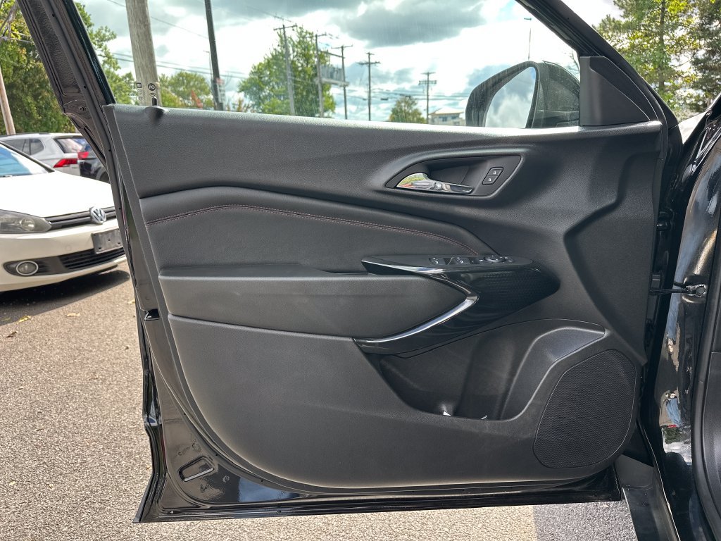 Used 2024 Chevrolet Trax RS w/ Sunroof Package FWD image 10