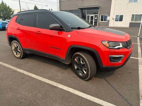 Used 2018 Jeep Compass Trailhawk w/ Leather Interior Group AWD/4WD image 4