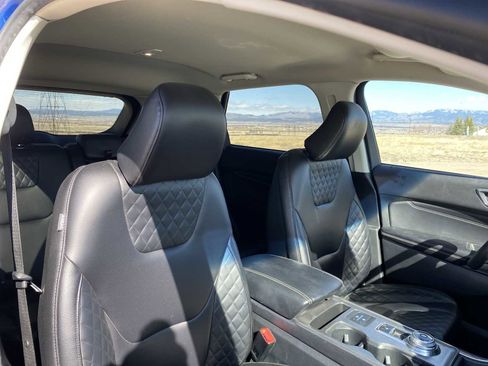 Used 2023 Ford Edge Titanium image 18