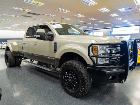 Used 2017 Ford F350 Lariat w/ Lariat Value Package image 5