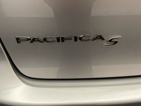 Used 2018 Chrysler Pacifica Touring Plus w/ S Appearance Package FWD image 23